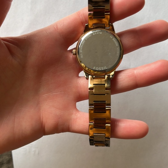 Rose gold Fossil Watch - Picture 4 of 5